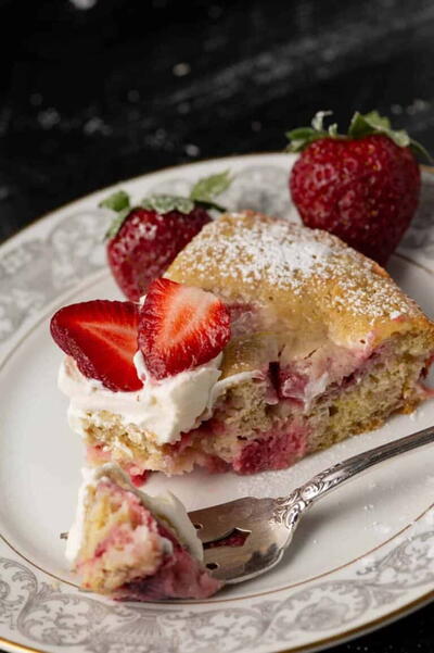 Strawberry Lemon Buttermilk Cake With Honey Whipped Cream Strawberry Lemon Buttermilk Cake With Honey Whipped Cream