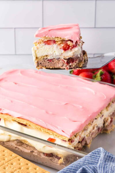 Strawberry Chocolate Eclair Cake icebox Cake Strawberry Chocolate Eclair Cake (icebox Cake)