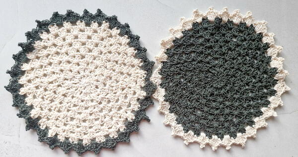 The Granny Stitch Round Farmhouse Placemat With Pointed Picot Border The Granny Stitch Round Farmhouse Placemat With Pointed Picot Border
