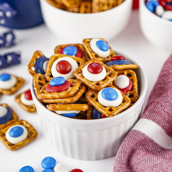 Easy Patriotic Pretzels Easy Patriotic Pretzels