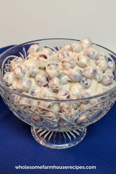 Grape Salad With Crunchy Walnuts And Creamy Yogurt Grape Salad With Crunchy Walnuts And Creamy Yogurt