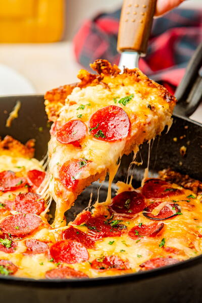 Cast Iron Pepperoni Pan Pizza Cast Iron Pepperoni Pan Pizza