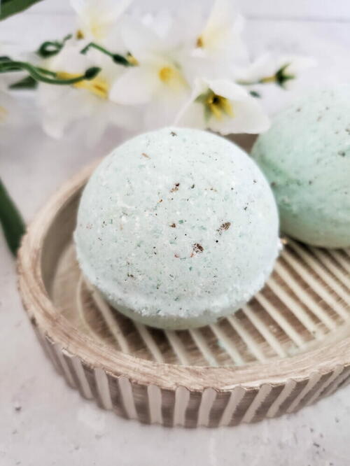Easy Diy Eucalyptus Bath Bombs Easy Diy Eucalyptus Bath Bombs