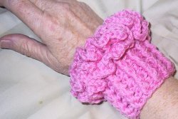 Suzie's One Ball Ruffled Wrist Cozies