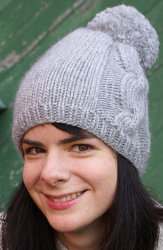 Ariosa Pom Pom Hat