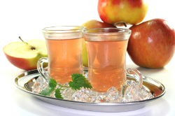 Slow Cooker Apple Iced Tea