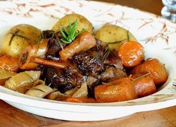 Easy Slow Cooker Lamb Shanks