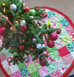 Simple Patchwork Christmas Tree Skirt