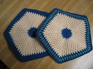 Retro Pentagon Potholder - Free Crochet Pattern