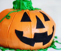 Jack-o'-Lantern Surprise Cake