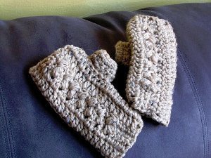 Woven Bobble Fingerless Gloves