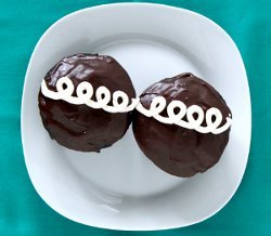 Homemade Hostess Cupcakes For School