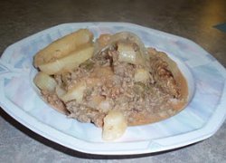 Slow Cooker Beef And Potato Casserole