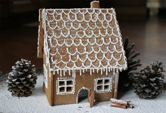 German Gingerbread House (Lebkuchenhaus) | FaveCrafts.com