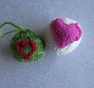 Easy Knit Christmas Balls