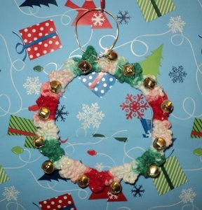 DIY Mini Crochet Christmas Wreath