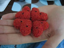 Itty Bitty Knit Hearts