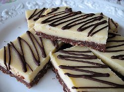 Almond Cheesecake Bars