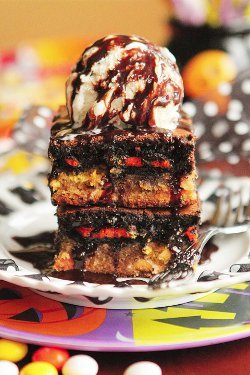 Ultimate Halloween Peanut Butter Oreo Brownie Bar