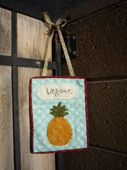 Pineapple Applique Welcome Sign