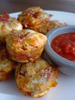 Pepperoni Pizza Puffs