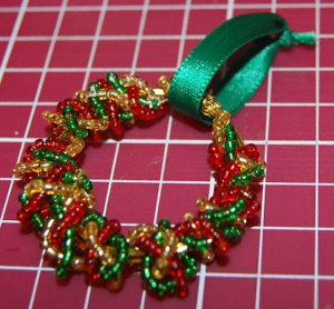 Mini Beaded Christmas Wreath