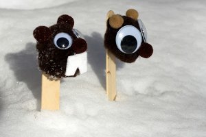 Punxsutawney Phil Pom Pom Puppets