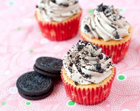 Oreo Stuffed Cupcakes