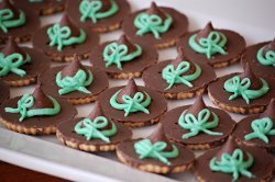 Super Easy Witch Hat Cookies