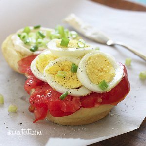 Egg, Tomato and Scallion Sandwich
