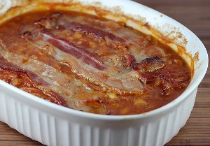 Simple and Quick Baked Beans with Bacon