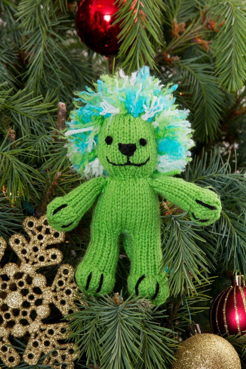 38 Outdoor Christmas Trees That Wow - DigsDigs Leonara the Lion Ornament | FaveCrafts.com
