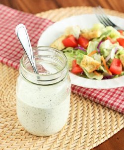 Copycat Old Spaghetti Factory Creamy Pesto Salad Dressing