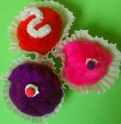 Pretty Pom Pom Cupcake Magnets