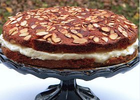 Easy Bee Sting Cake