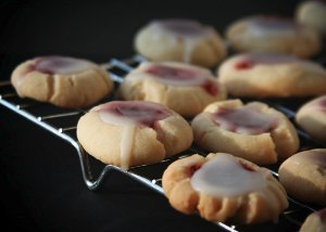 Raspberry Glazed Shortbread Rounds