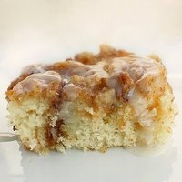 Blue Ribbon Cinnamon Roll Cake | RecipeLion.com