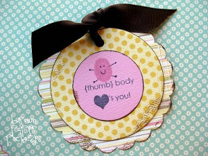 Thumb-body Loves You | AllFreeHolidayCrafts.com