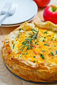 Apple and Cheddar Quiche