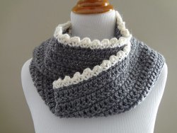 Simple Scalloped Scarf