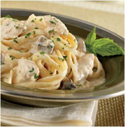 Slow Cooker Chicken and Mushroom Fettuccine Alfredo