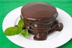 Thin Mint Pancakes