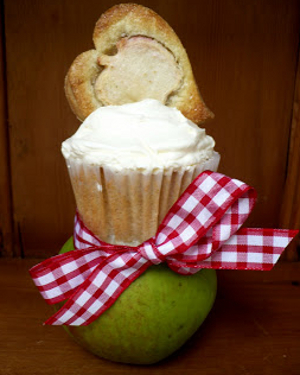 Not Your Grandma's Apple Pie Cupcakes