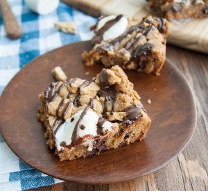 Toasted S'mores Cookie Bars