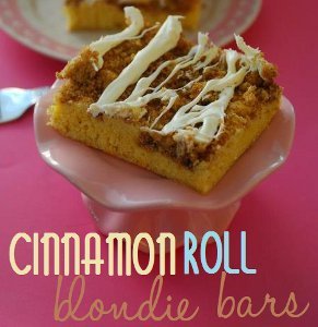 Cinnamon Roll Blondie Bars