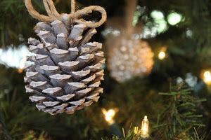 Easy Snow Pinecone Ornament