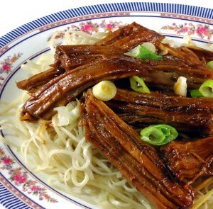 Slow Cooker Chinese Hacked Pork with Noodles