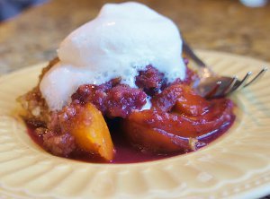 Slow Cooker Peach Blueberry Crisp