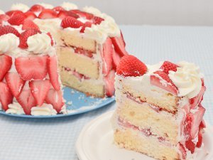 Heavenly Strawberries 'n Cream Cake