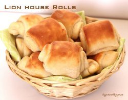 Copycat Lion House Dinner Rolls